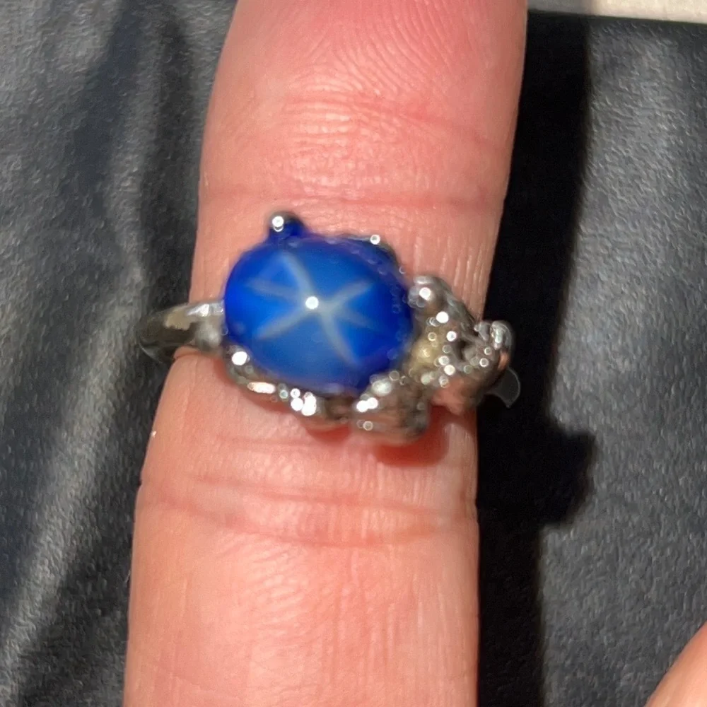 Faux Star Sapphire ring in silver setting - Picture 1 of 5